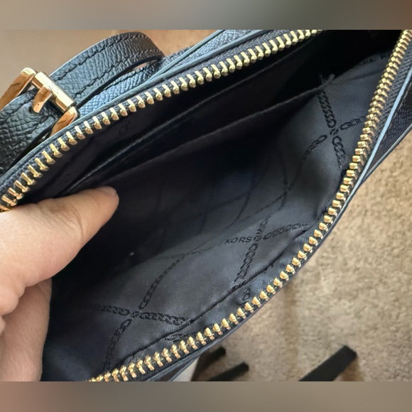 EUC Michael Kors Jet Set Large Saffiano Leather
Crossbody Bag - Picture 8 of 9